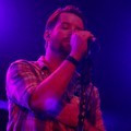David Cook Menyanyikan 'Champaign Supernova' Saat Konser di Indonesia