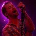 David Cook Menyanyikan 'Champaign Supernova' Saat Konser di Indonesia