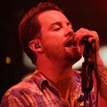 David Cook Menyanyikan 'Fade Into Me' Saat Konser di Indonesia