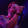 David Cook Menyanyikan 'Fade Into Me' Saat Konser di Indonesia