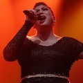 Aksi Regina Ivanova di Konser David Cook