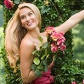 Bar Refaeli Berpose Untuk Promo Iklan Parfum Escada