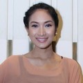 Happy Salma di Konferensi Pers 'Hikmah Puasa Berbagi Buku'