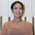 Happy Salma di Konferensi Pers 'Hikmah Puasa Berbagi Buku'