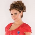 Alyssa Milano Berpose Untuk Promo Iklan NFL Fashion