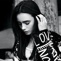 Lily Collins Berpose Untuk Majalah Asos