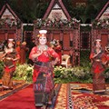 Astrid Tiar dan Gerhard Reinaldi Gelar Resepsi Khas Adat Batak