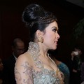 Syahrini Hadir di Resepsi Pernikahan Astrid Tiar