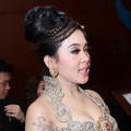 Syahrini Hadir di Resepsi Pernikahan Astrid Tiar