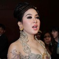 Syahrini Hadir di Resepsi Pernikahan Astrid Tiar