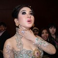 Syahrini Hadir di Resepsi Pernikahan Astrid Tiar
