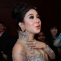 Syahrini Hadir di Resepsi Pernikahan Astrid Tiar