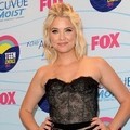Ashley Benson Hadir di Teen Choice Awards 2012
