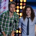 Dax Shepard dan Shaun White di Teen Choice Awards 2012