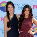 Kendall Jenner dan Kylie Jenner Hadir di Teen Choice Awards 2012