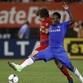 Adrien Rabiot vs Michael Essien di Laga Paris St Germain Lawan Chelsea