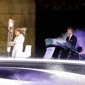 David Beckham Membawa Obor Olimpiade 2012 Melewati Sungai Thames