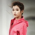 IU Berpose untuk Promo Iklan Le Coq Sportif