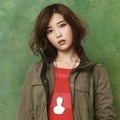 IU Berpose untuk Promo Iklan y'sb Fashion