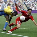 Oribe Peralta vs Henri Ndong di Laga Meksiko Melawan Gabon