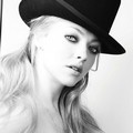 Amanda Seyfried Berpose untuk Majalah Entertainment Weekly