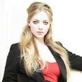 Amanda Seyfried Berpose untuk Majalah Entertainment Weekly