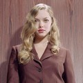 Amanda Seyfried Berpose untuk Majalah Interview