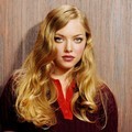 Amanda Seyfried Berpose untuk Majalah Interview