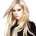 Avril Lavigne Berpose untuk Majalah Flare