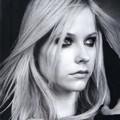 Avril Lavigne Berpose untuk Majalah Flare