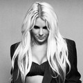 Britney Spears Berpose untuk Majalah 'Out'