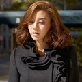 Son Dam Bi Berpose untuk Majalah Elle