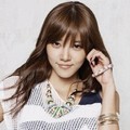 Son Dam Bi Berpose untuk Promo Katalog Fashion H&T
