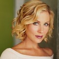 Christina Applegate Berpose untuk Majalah Lifestyle