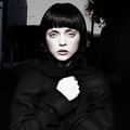 Christina Ricci Berpose untuk 'The La Book'