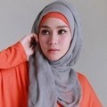 Zaskia Adya Mecca Berpose untuk Promo Iklan Busana Muslim