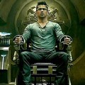 Colin Farrell Sebagai Doug Quaid/Hauser di 'Total Recall'