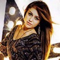 Miley Cyrus Berpose untuk Majalah Seventeen
