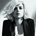 Scarlett Johansson Berpose untuk Promo Mango Fashion