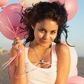 Vanessa Hudgens Berpose untuk Majalah People