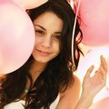 Vanessa Hudgens Berpose untuk Majalah People