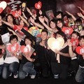 Han Geng Foto dengan Fans di Konferensi Pers Album Kedua