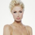 Paris Hilton Berpose untuk Majalah Glamour