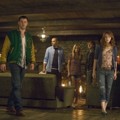 Curt, Holden, Jules, Marty, dan Dana Berada di Dalam Rumah Menyeramkan