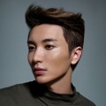 Photoshoot Leeteuk di Majalah Harper's Bazaar