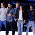 One Direction Tampil Menyanyi di Panggung MTV VMAs 2012