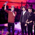 One Direction Terima Award di MTV VMAs 2012