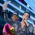 Drake Terima Award di MTV VMAs 2012