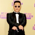 PSY Memamerkan Gaya 'Gangnam Style' di Red Carpet MTV VMAs 2012