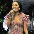 Penampilan Eka Deli di 'Pergelaran Multimedia Tembang Harmoni'
